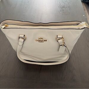 COACH Pebbled Leather Bay Tote Zip Top Shoulder Bag - Cream color-Gold accents